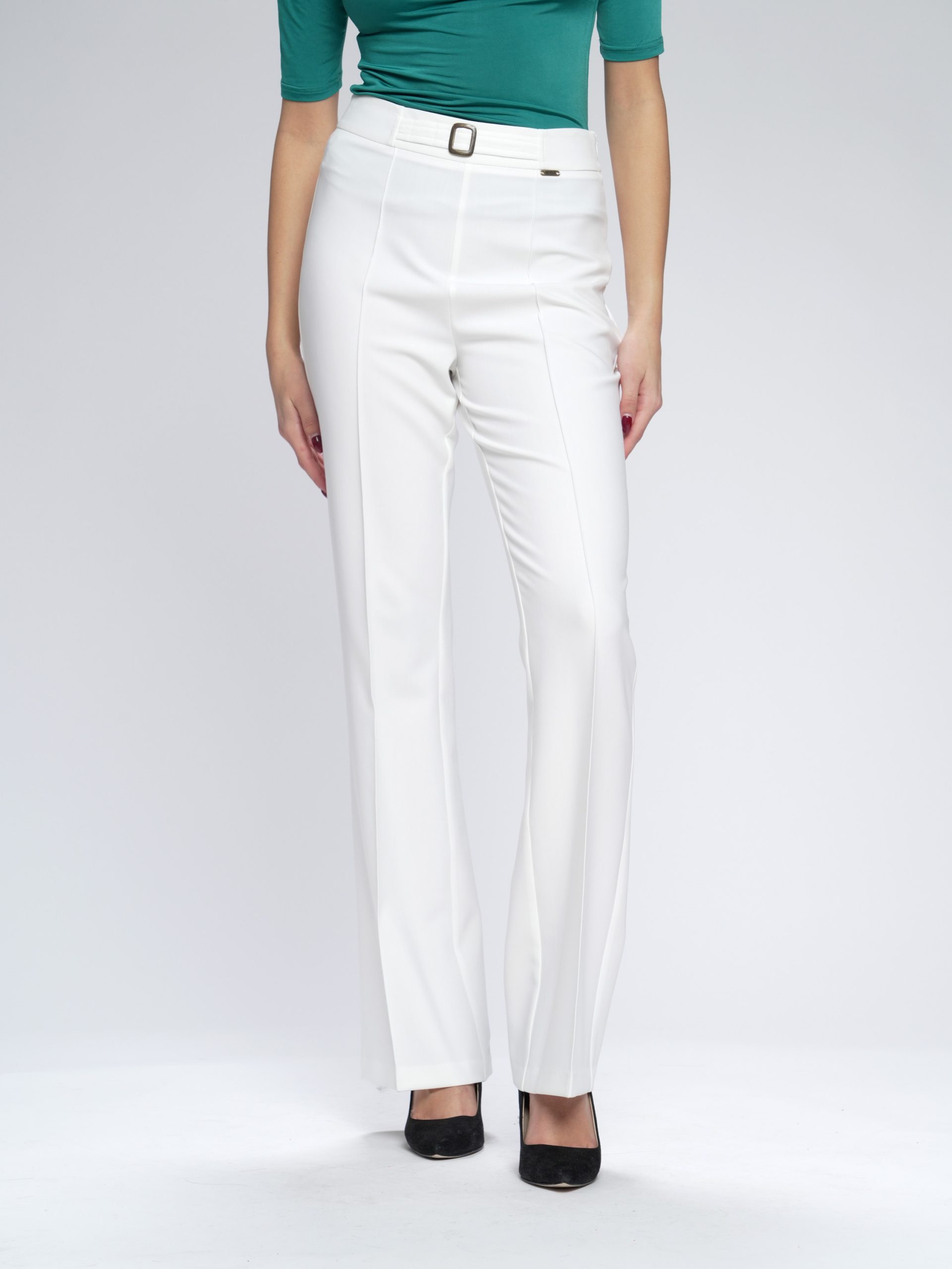 Ženske pantalone na crtu