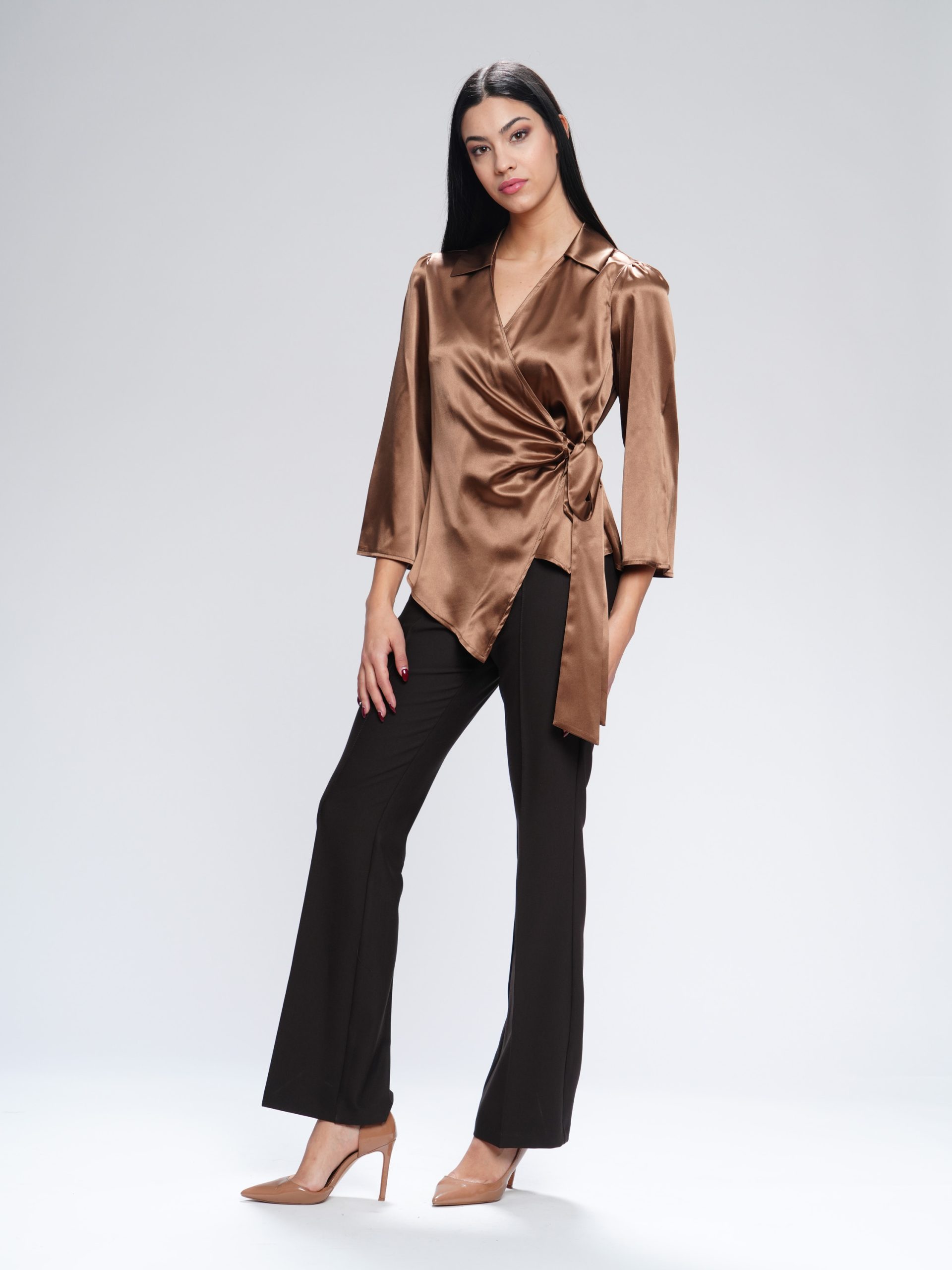 Ženska bluza na vezivanje