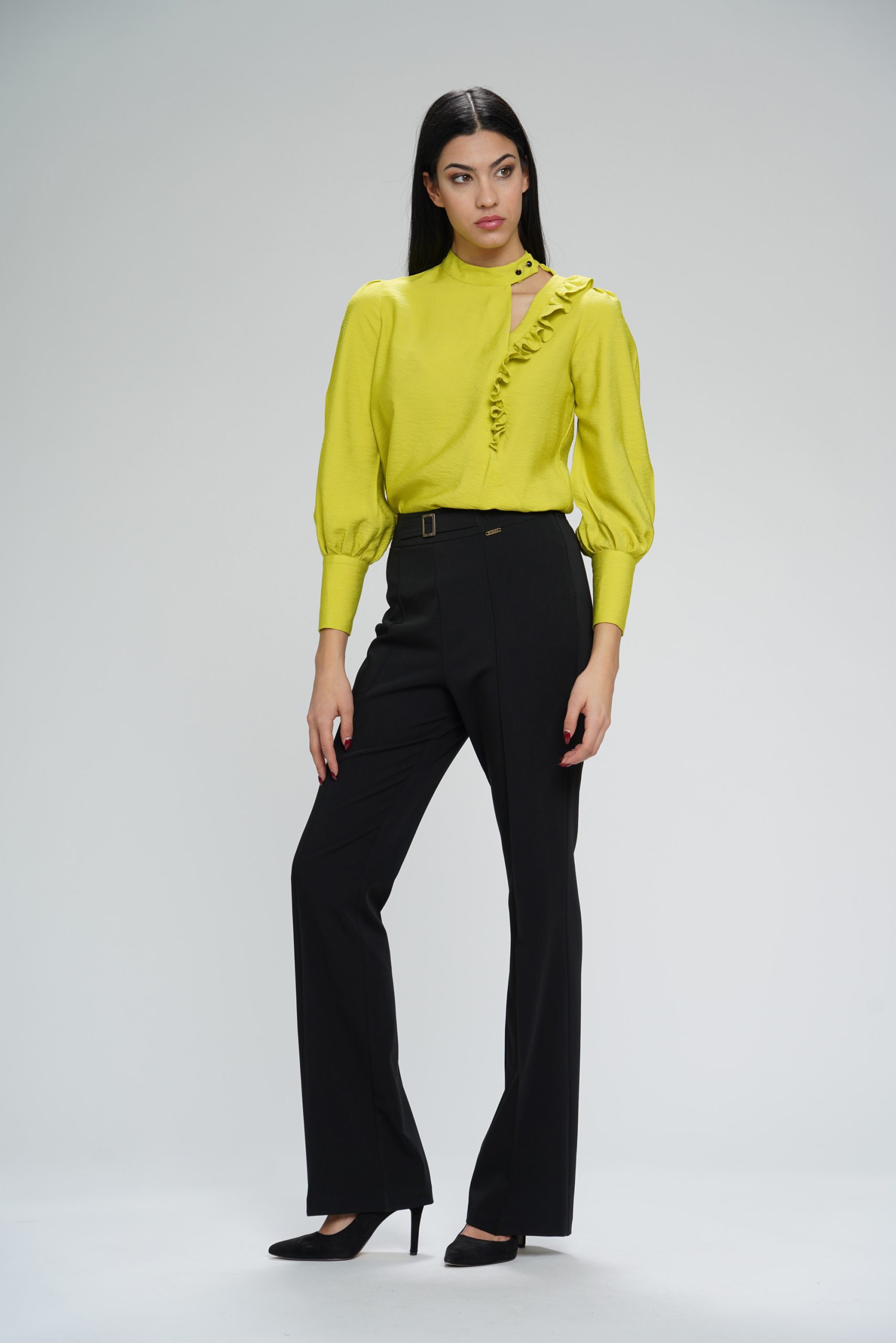 Bluza od viskoze sa okovratnikom