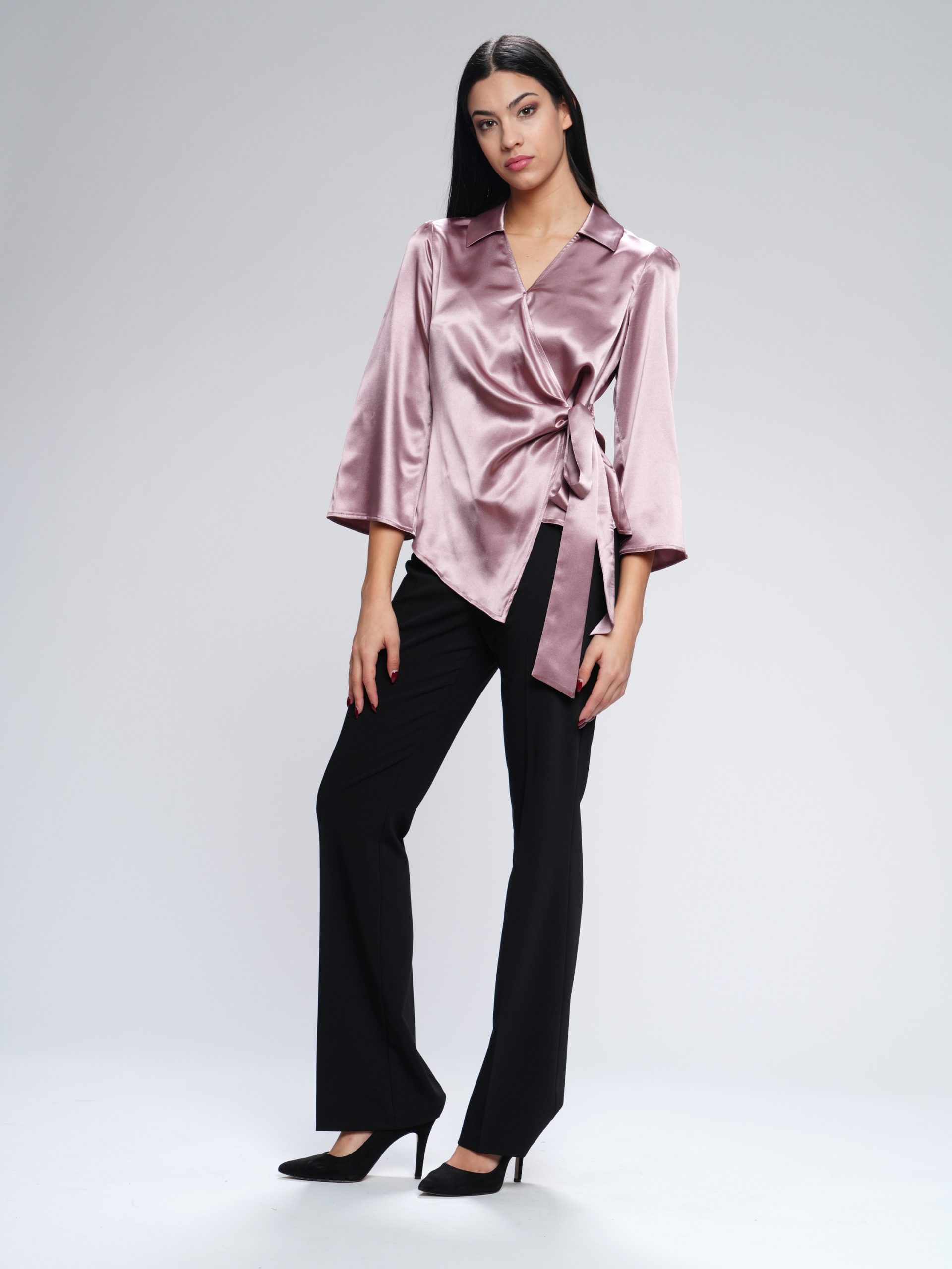 Ženska bluza na vezivanje