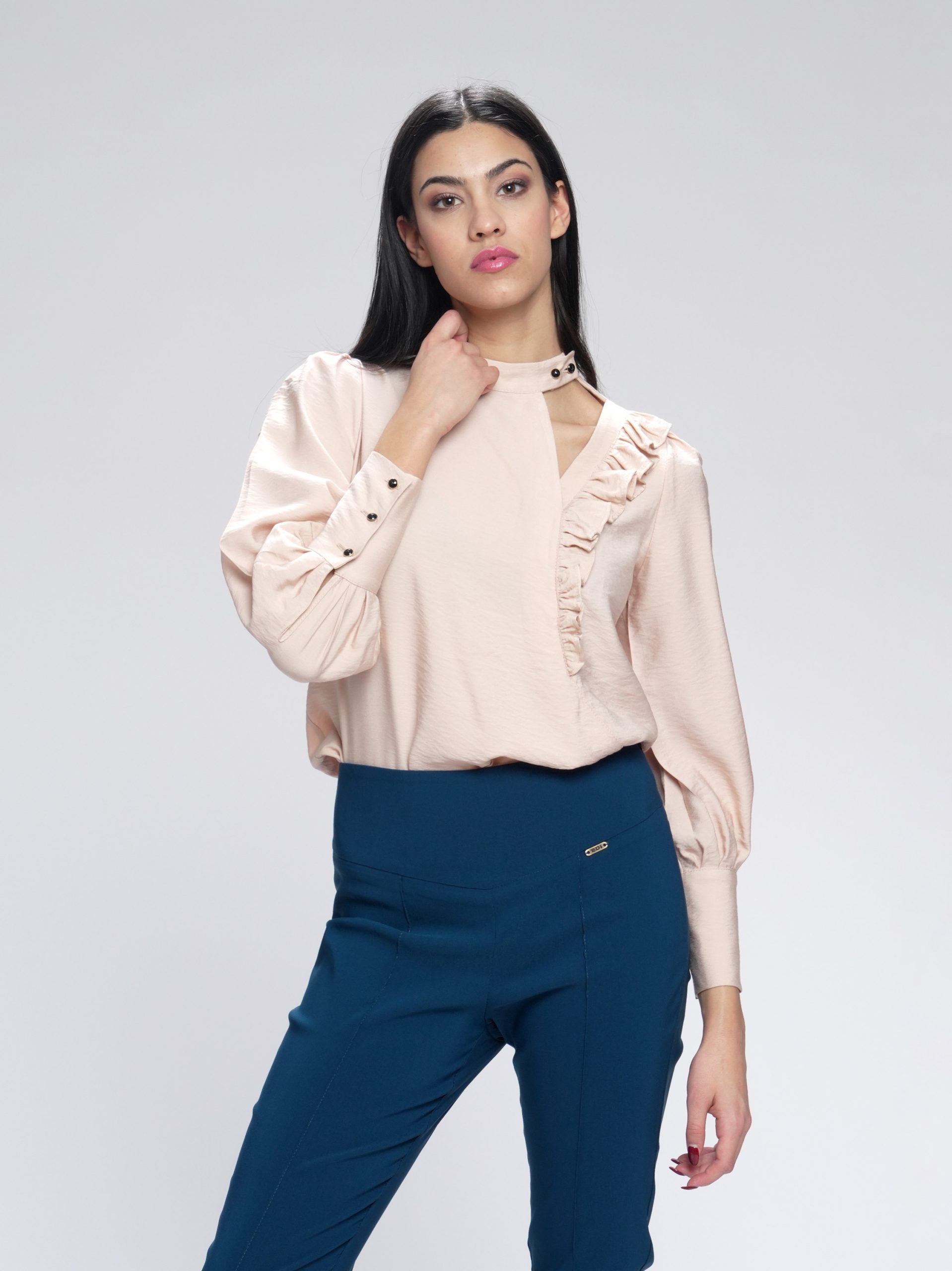 Bluza od viskoze sa okovratnikom