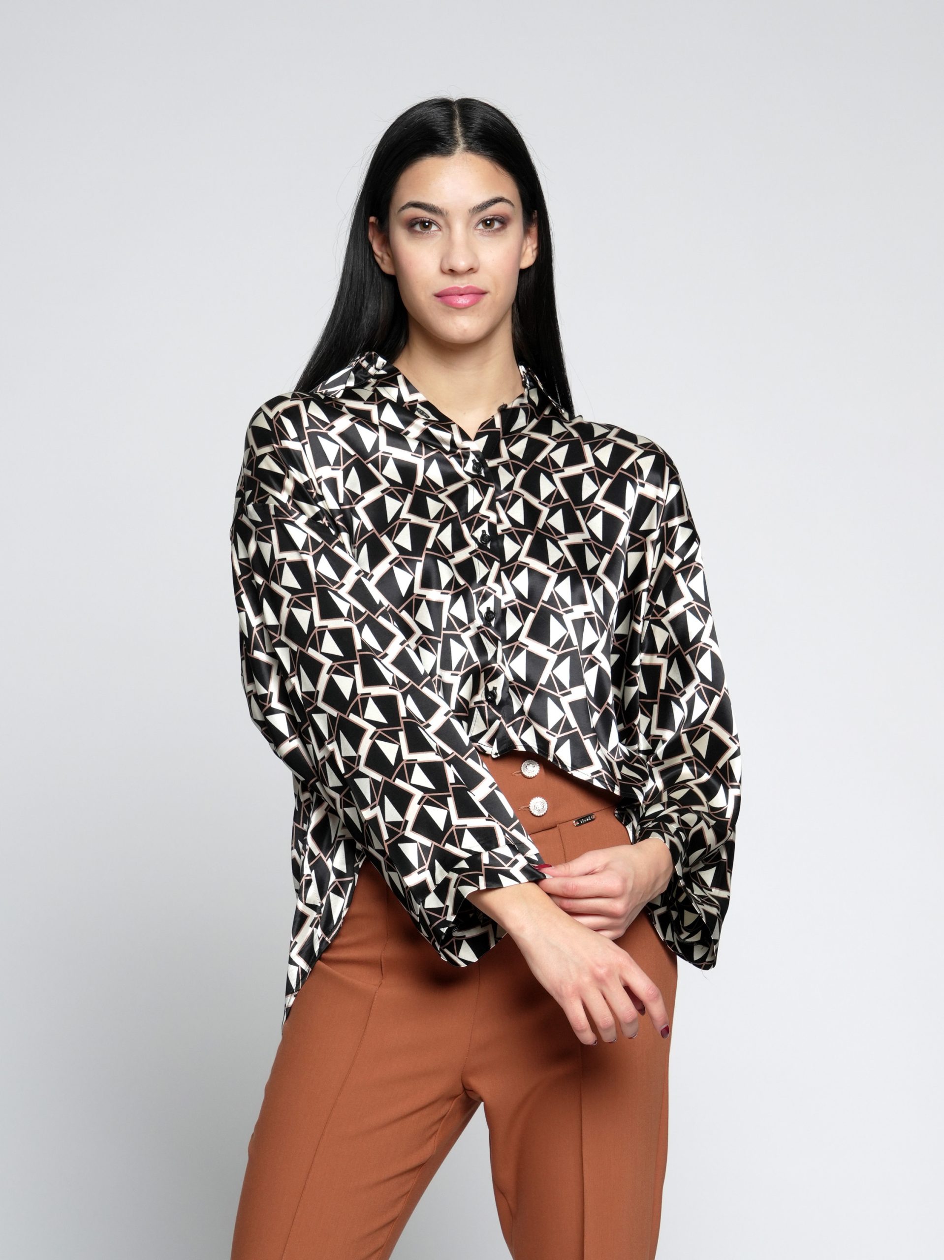 Ženska košulja geometrijskog dizajna
