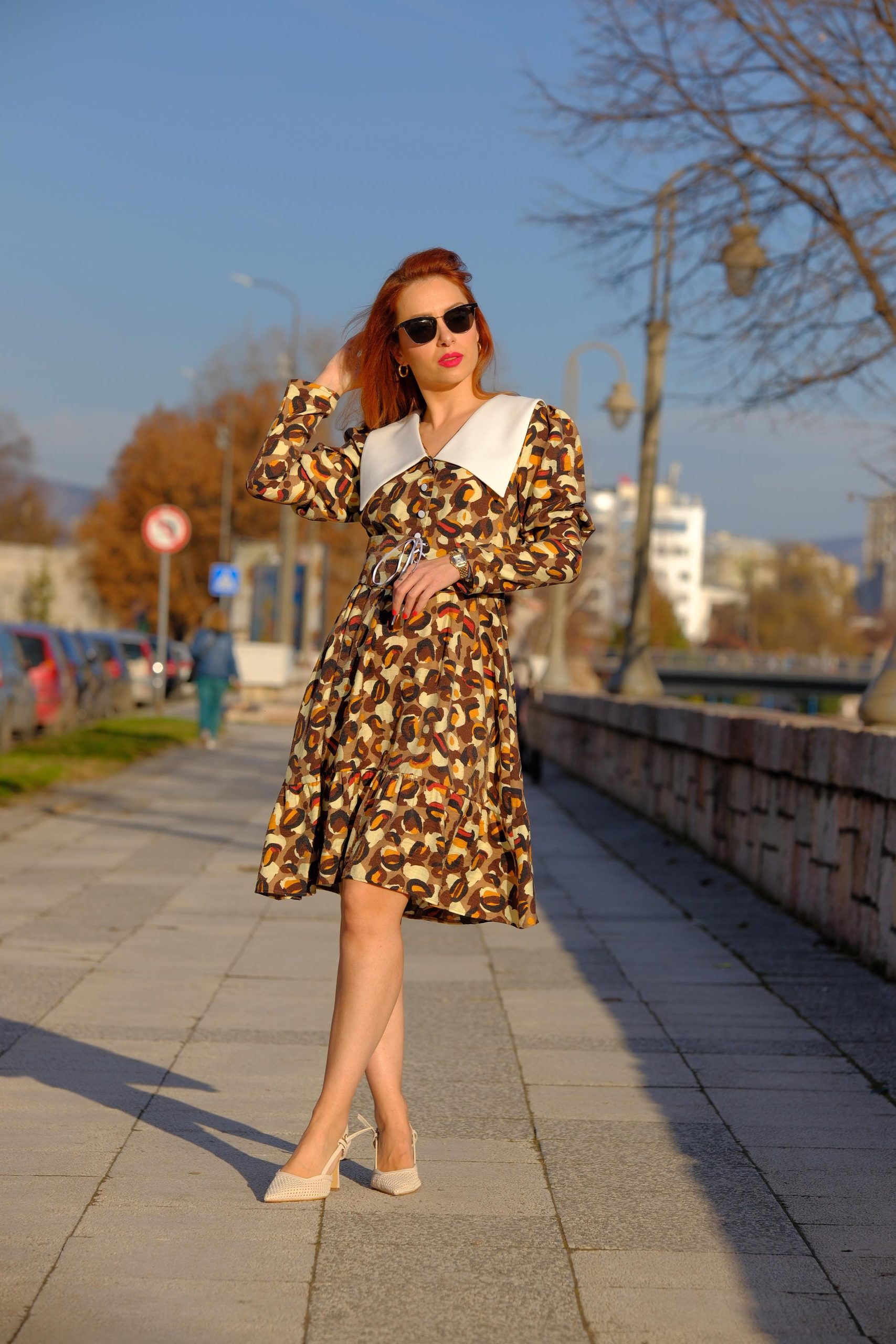 Haljina sa belom kragnom